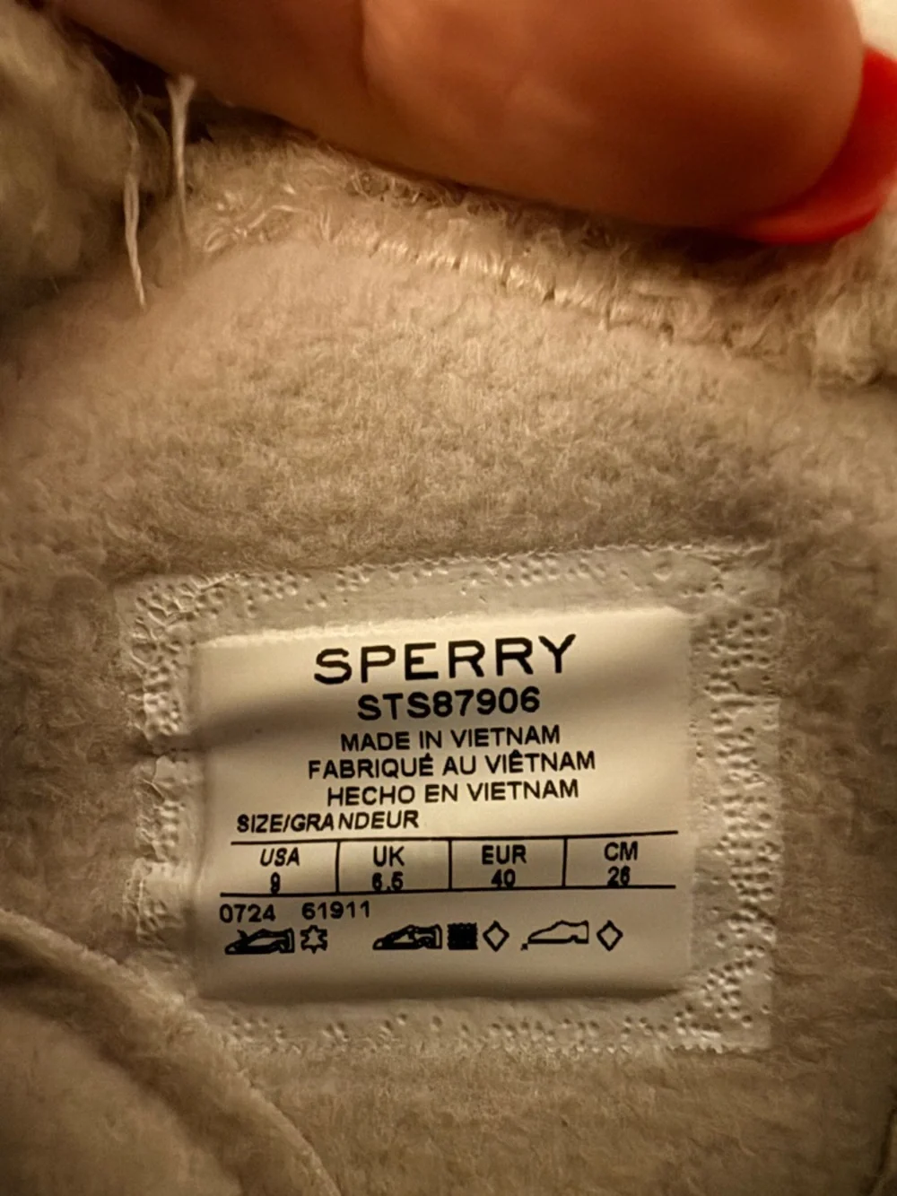 Sperry crest lug